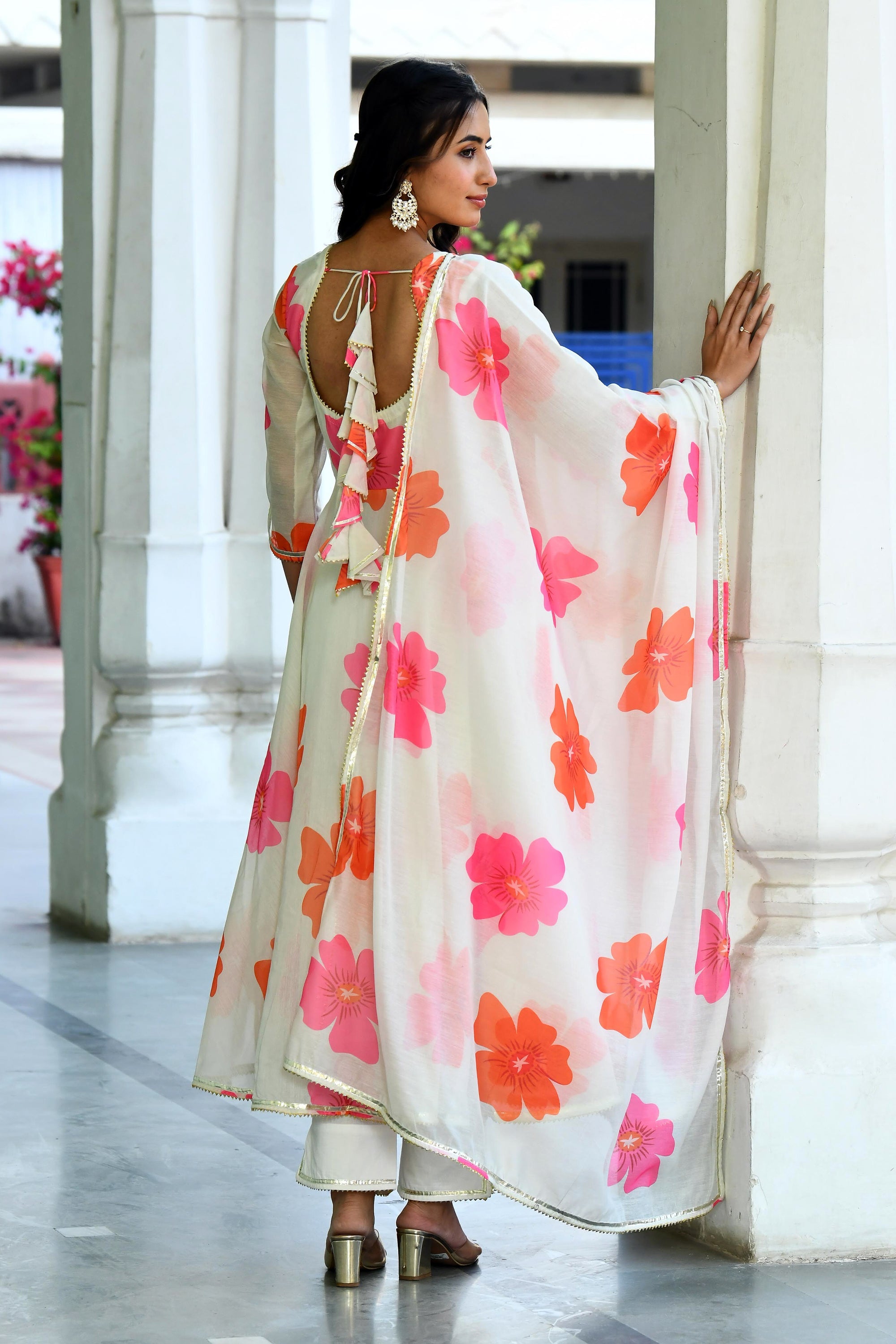 Floral print white Anarkali suit BY SUTI KAPDA - (3PC SET)