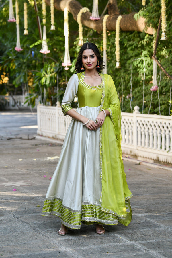 White Anarkali Gown With Dupatta - (2Pcs) By SUTI KAPDA